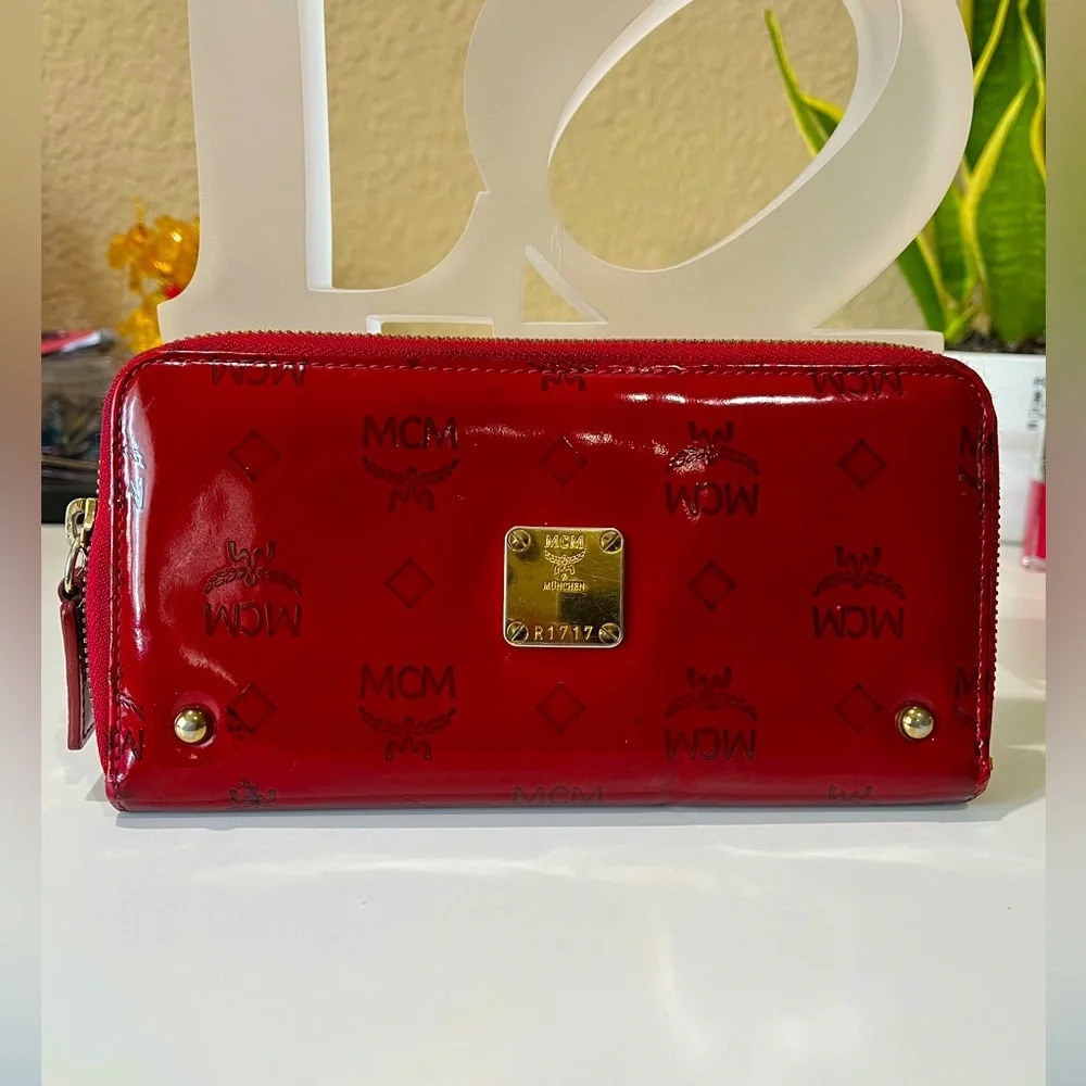 MCM LONG ZIPPERED WALLET